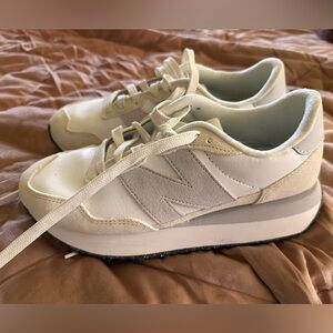 Womens Retro 237 New balance sneakers sz 8